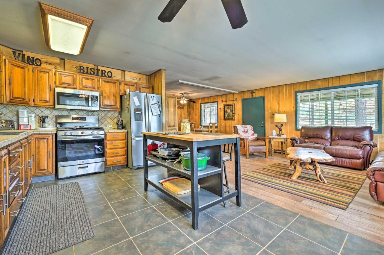 Pine Cabin In The Woods With Yard And Grill! Exterior foto