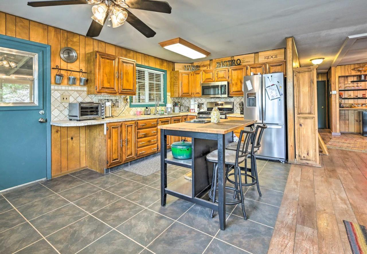 Pine Cabin In The Woods With Yard And Grill! Exterior foto