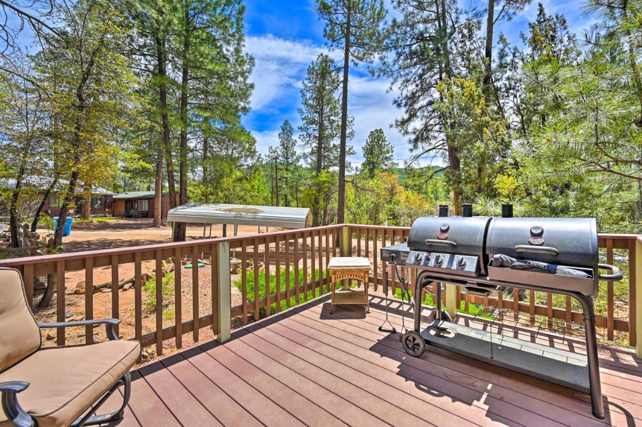 Pine Cabin In The Woods With Yard And Grill! Exterior foto