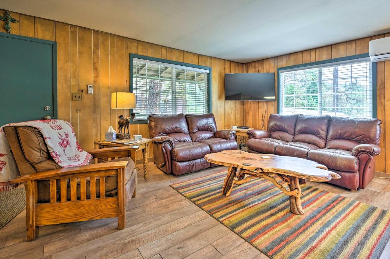Pine Cabin In The Woods With Yard And Grill! Exterior foto