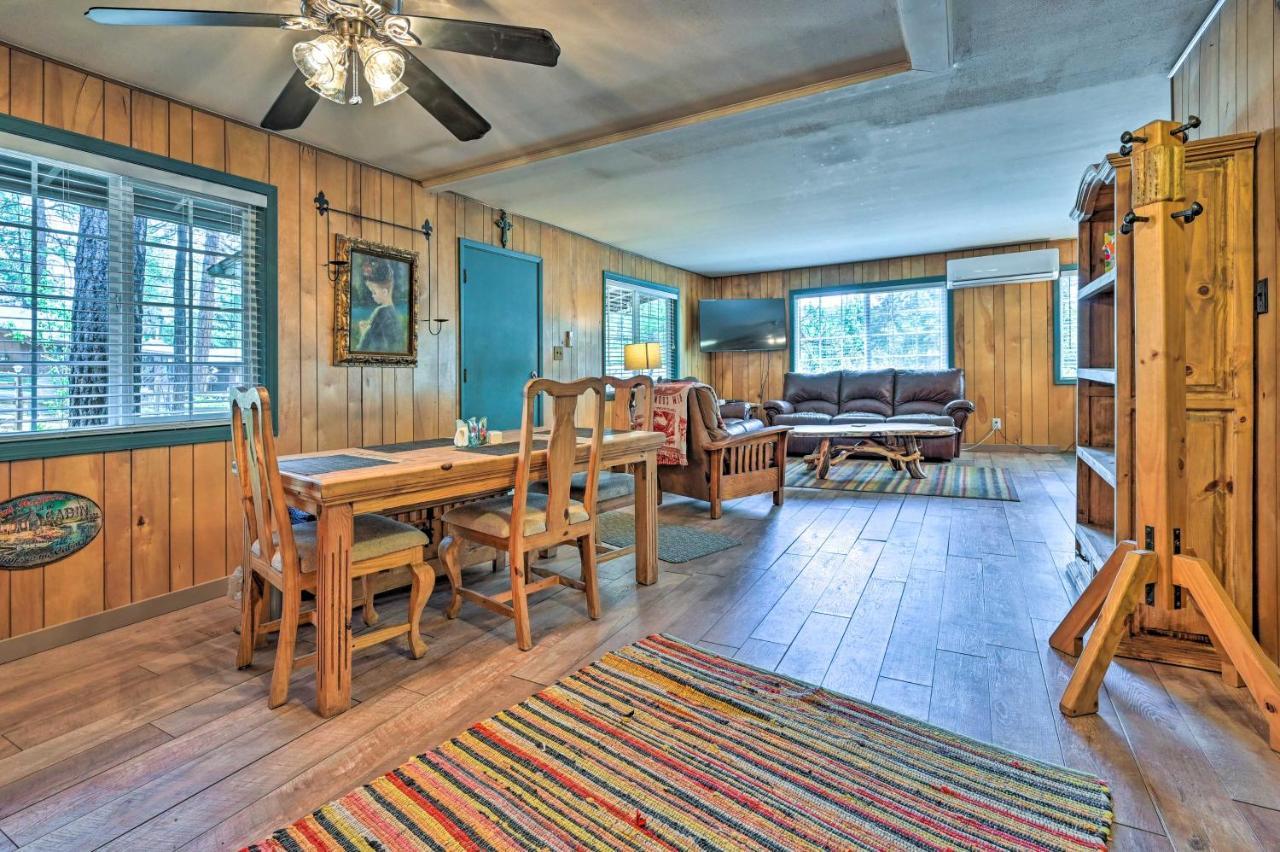 Pine Cabin In The Woods With Yard And Grill! Exterior foto