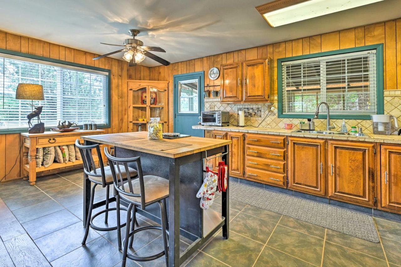 Pine Cabin In The Woods With Yard And Grill! Exterior foto